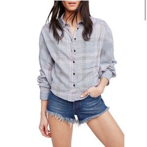 FREE PEOPLE CROPPED CUTIE PLAID BUTTON DOWN LONG SLEEVE SHIRT BLUE